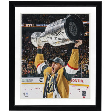 Фото с автографом William Karlsson Vegas Golden Knights Fanatics Authentic 2023 Stanley Cup Champions 16 x 20 Raising Cup with 2023 SC Champs' Inscription