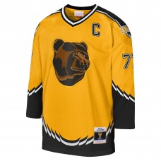 Игровая джерси Ray Bourque Boston Bruins Mitchell & Ness Youth 1996-97 Blue Line Captain Patch Player - Gold