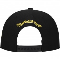 Бейсболка Boston Bruins Mitchell & Ness Core Team Script 2.0 - Black