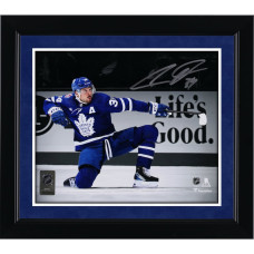 Фото с автографом Auston Matthews Toronto Maple Leafs Fanatics Authentic 8" x 10" One Knee Celebrating Spotlight Фото с автографом Auston Matthews Toronto Maple Leafs Fanatics Authentic 8" x 10" One Knee Celebrating Spotlight