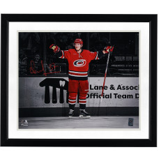 Фото с автографом Andrei Svechnikov Carolina Hurricanes Fanatics Authentic 16 x 20 Red Jersey Celebrating Spotlight
