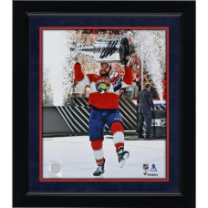 Фото с автографом Aleksander Barkov Florida Panthers Fanatics Authentic 2024 Stanley Cup Champions 8" x 10" Raising Cup