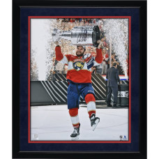 Фото с автографом Aleksander Barkov Florida Panthers Fanatics Authentic 2024 Stanley Cup Champions 16" x 20" Raising Cup