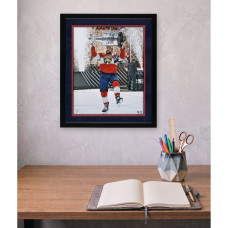 Фото с автографом Aleksander Barkov Florida Panthers Fanatics Authentic 2024 Stanley Cup Champions 16" x 20" Raising Cup