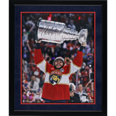 Фото с автографом Carter Verhaeghe Florida Panthers Fanatics Authentic 2024 Stanley Cup Champions 16" x 20" Raising Cup