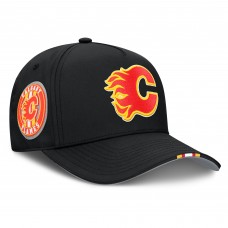 Бейсболка Calgary Flames Fanatics Black 2025 NHL Draft Authentic Pro On-Stage Podium A-Frame