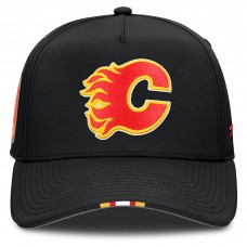 Бейсболка Calgary Flames Fanatics Black 2025 NHL Draft Authentic Pro On-Stage Podium A-Frame