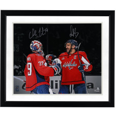 Фото с автографом Alexander Ovechkin & Charlie Lindgren Washington Capitals Fanatics Authentic 16 x 20 Red Jersey Celebration