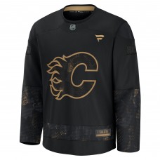 Джерси Calgary Flames Fanatics Black 2024 Military Appreciation Custom Practice