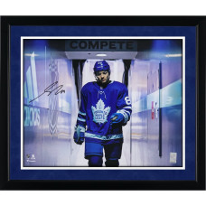 Фото с автографом Nick Robertson Toronto Maple Leafs Fanatics Authentic 16" x 20" Blue Jersey Walking Down the Tunnel
