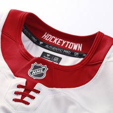 Игровая джерси Detroit Red Wings Fanatics White 2025 NHL Stadium Series Authentic Pro