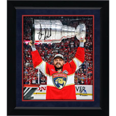 Фото с автографом Sam Reinhart Florida Panthers Fanatics Authentic 2025 Stanley Cup Champions 8" x 10" Raising Cup