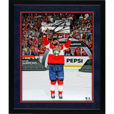 Фото с автографом Sam Bennett Florida Panthers Fanatics Authentic 2025 Stanley Cup Champions 16" x 20" Raising Cup