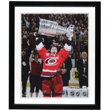 Фото с автографом Rod Brind'Amour Carolina Hurricanes Fanatics Authentic 16 x 20 2006 Stanley Cup Champions Raising Cup