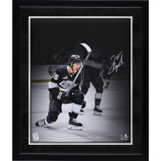 Фото с автографом Quinton Byfield Los Angeles Kings Fanatics Authentic 16" x 20" Black Jersey Celebration Spotlight Фото с автографом Quinton Byfield Los Angeles Kings Fanatics Authentic 16" x 20" Black Jersey Celebration Spotlight