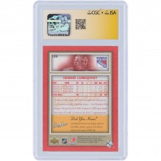 Henrik Lundqvist New York Rangers Autographed 2005-06 Upper Deck Beehive Red #126 CGC Fanatics Witnessed Authenticated 9.5/10 Rookie Card