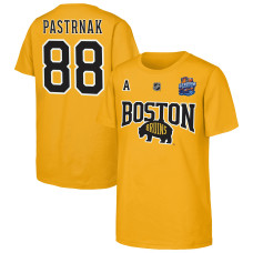 Детская футболка Boston Bruins David Pastrnak Fanatics Gold Alternate Captain 2026 Stadium Series