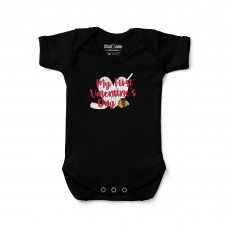 Малышам Chicago Blackhawks Chad & Jake Black Valentines Day Graphic Bodysuit