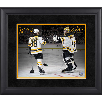 Фото в рамке David Pastrnak & Jeremy Swayman Boston Bruins Facsimile Signature Fanatics Authentic 11 x 14 Spotlight