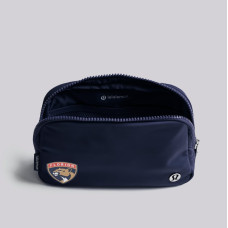 Поясная сумка Florida Panthers lululemon True Navy Everywhere Поясная сумка Florida Panthers lululemon True Navy Everywhere