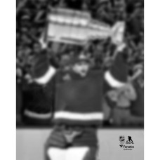 Фото Logan Stankoven Carolina Hurricanes Unsigned Fanatics Authentic 2026 Stanley Cup Champions Raising Cup