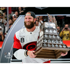 Фото Jordan Staal Carolina Hurricanes Fanatics Authentic 2026 Stanley Cup Champions Raising Conn Smythe