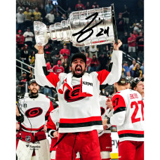 Фото с автографом Seth Jarvis Carolina Hurricanes Fanatics Authentic 2026 Stanley Cup Champions 8 x 10 Raising Cup Фото с автографом Seth Jarvis Carolina Hurricanes Fanatics Authentic 2026 Stanley Cup Champions 8 x 10 Raising Cup