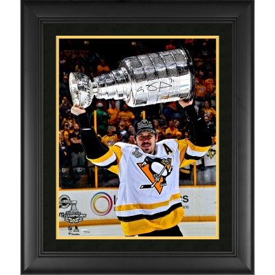 Pittsburgh Penguins Evgeni Malkin Fanatics Authentic Framed 2017 Stanley Cup Champions Autographed 16 x 20 Raising Cup Photograph