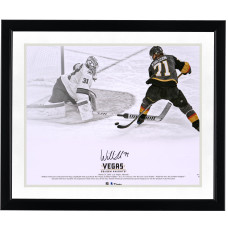 Фото с автографом Vegas Golden Knights William Karlsson Fanatics Authentic 16 x 20 Goal Between Legs Spotlight
