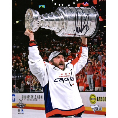 Фото с автографом Washington Capitals Alexander Ovechkin Fanatics Authentic 8 x 10 2018 Stanley Cup Champions Raising Cup