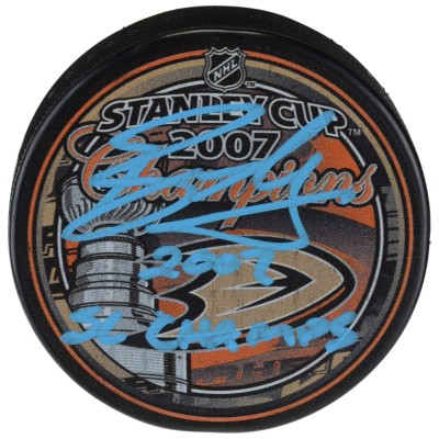 Шайба Ryan Getzlaf Anaheim Ducks Fanatics Authentic Autographed 2007 Stanley Cup Champions Logo with 2007 SC Champs Inscription