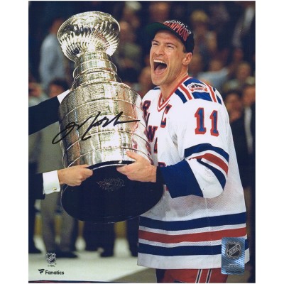 Autographed New York Rangers Mark Messier Fanatics Authentic 8 x 10 Receiving Stanley Cup Photograph