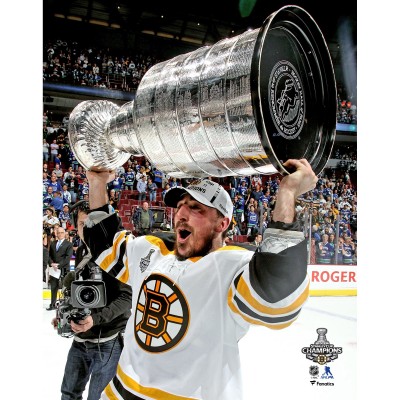 Unsigned Boston Bruins Brad Marchand Fanatics Authentic 2011 Stanley Cup Champions Raising Cup Photograph