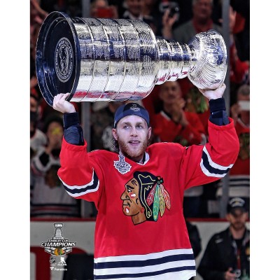 Unsigned Chicago Blackhawks Patrick Kane Fanatics Authentic 2015 Stanley Cup Champions Raising Cup Photograph