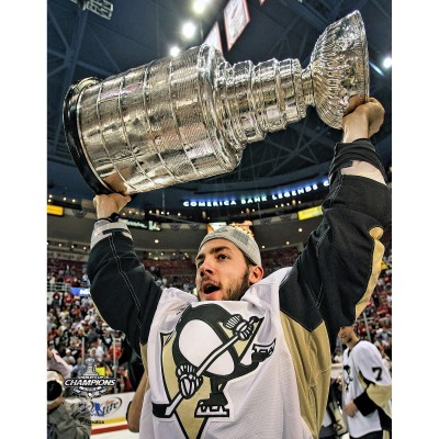 Unsigned Pittsburgh Penguins Kris Letang Fanatics Authentic 2009 Stanley Cup Champions Raising Cup Photograph