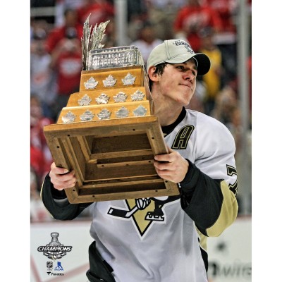 Unsigned Pittsburgh Penguins Evgeni Malkin Fanatics Authentic 2009 Stanley Cup Champions Raising Conn Smythe Photograph