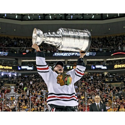 Unsigned Chicago Blackhawks Jonathan Toews Fanatics Authentic 2013 Stanley Cup Champions Raising Cup Photograph