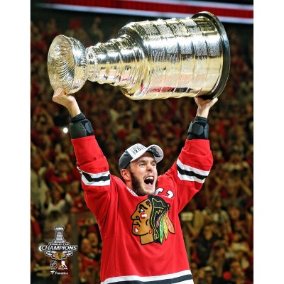 Unsigned Chicago Blackhawks Jonathan Toews Fanatics Authentic 2015 Stanley Cup Champions Raising Cup Photograph