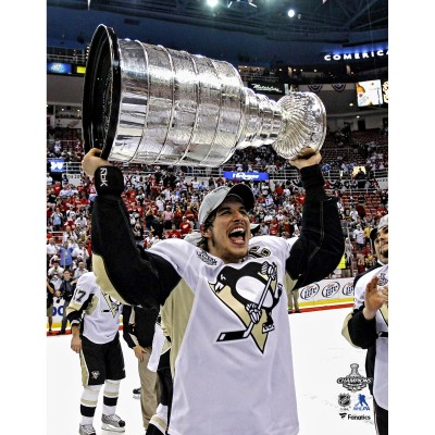 Unsigned Pittsburgh Penguins Sidney Crosby Fanatics Authentic 2009 Stanley Cup Champions Raising Cup Photograph