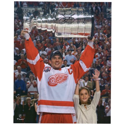 Autographed Detroit Red Wings Steve Yzerman Fanatics Authentic 16 x 20 Raising Cup Photograph