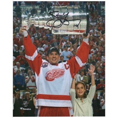 Autographed Detroit Red Wings Steve Yzerman Fanatics Authentic 8 x 10 Raising Cup Photograph