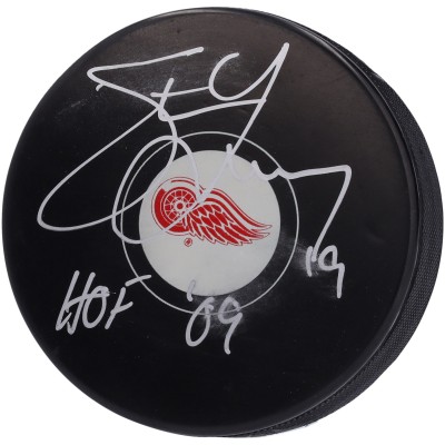 Autographed Detroit Red Wings Steve Yzerman Fanatics Authentic Hockey Puck with HOF 09 Inscription