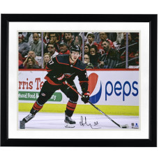 Фото с автографом Carolina Hurricanes Andrei Svechnikov Fanatics Authentic 16 x 20 Black Jersey Skating