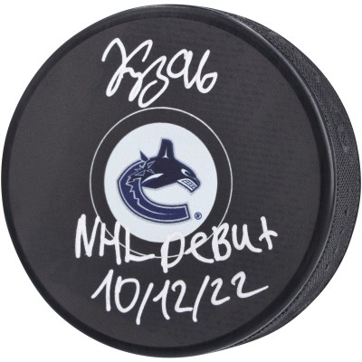 Шайба с автографом Andrei Kuzmenko Vancouver Canucks Autographed Fanatics Authentic with NHL Debut 10/12/22 Inscription