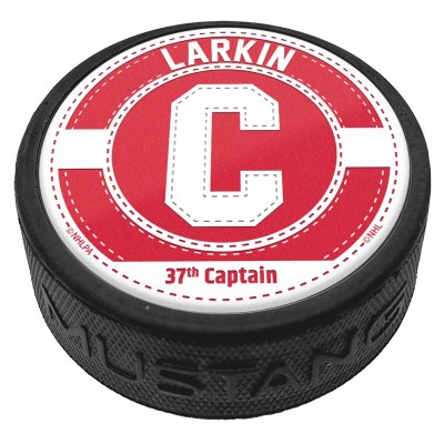 Шайба Dylan Larkin Detroit Red Wings Captain